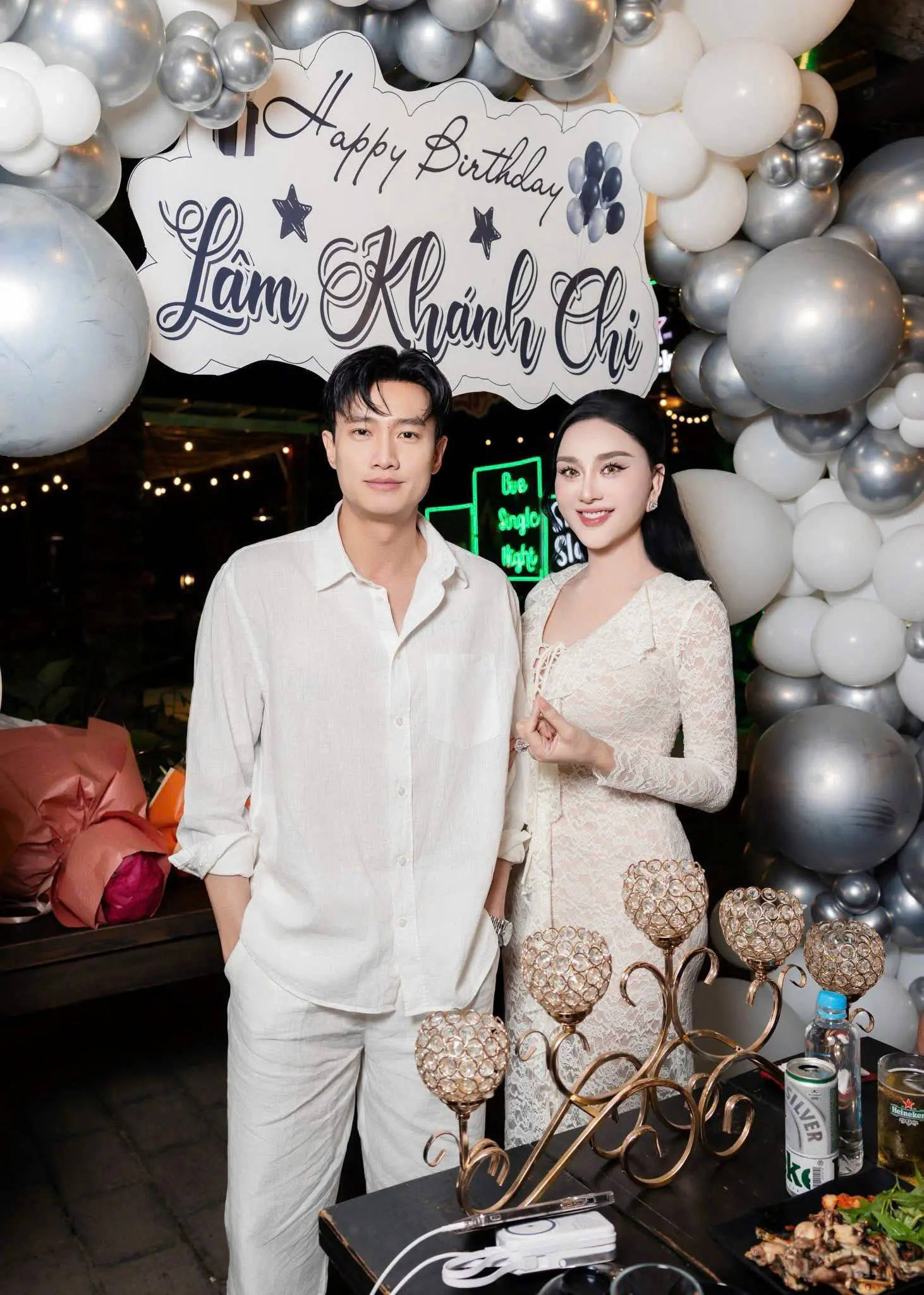 Chân dung cặp đôi sinh nhật