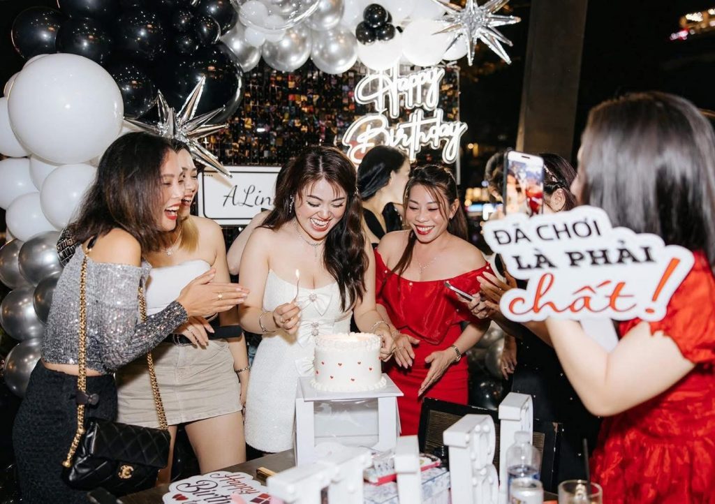 Mỗi cuộc gặp gỡ là một kỷ niệm đáng nhớ – và YoYo chính là nơi biến từng khoảnh khắc ấy thành trọn vẹn.